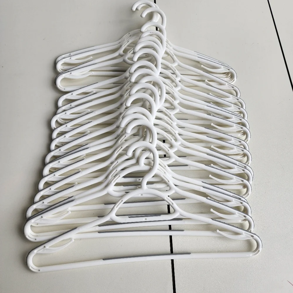 18 Pcs Slim Non Slip Hangers - Space Saving Hangers Clothes Lingerie Hooks White